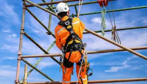 Yüksekte Çalışma Emniyet Kemeri ve Karabina Kontrolü